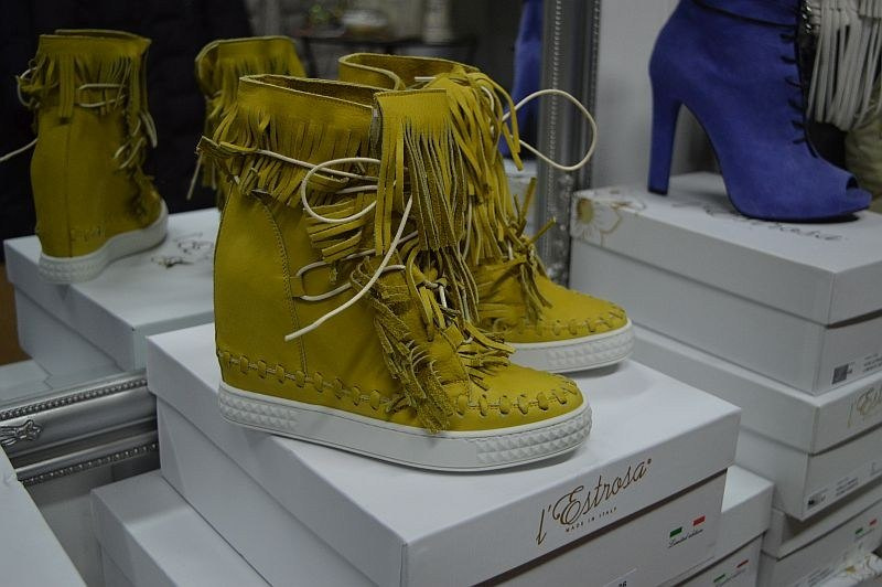 L'ESTROSA OBŁĘDNE SNEAKERSY FRĘDZLE NOWOŚĆ HIT !! L'ESTROSA OBŁĘDNE SNEAKERSY FRĘDZLE NOWOŚĆ HIT !!