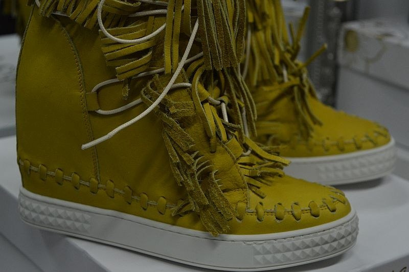 L'ESTROSA OBŁĘDNE SNEAKERSY FRĘDZLE NOWOŚĆ HIT !! L'ESTROSA OBŁĘDNE SNEAKERSY FRĘDZLE NOWOŚĆ HIT !!