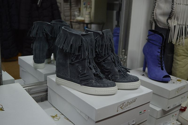 L'ESTROSA OBŁĘDNE SNEAKERSY FRĘDZLE NOWOŚĆ HIT ! L'ESTROSA OBŁĘDNE SNEAKERSY FRĘDZLE NOWOŚĆ HIT !