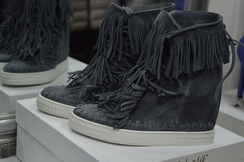 L'ESTROSA OBŁĘDNE SNEAKERSY FRĘDZLE NOWOŚĆ HIT ! L'ESTROSA OBŁĘDNE SNEAKERSY FRĘDZLE NOWOŚĆ HIT !
