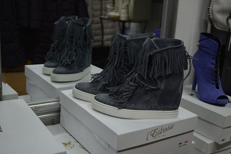 L'ESTROSA OBŁĘDNE SNEAKERSY FRĘDZLE NOWOŚĆ HIT ! L'ESTROSA OBŁĘDNE SNEAKERSY FRĘDZLE NOWOŚĆ HIT !