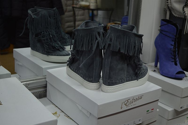 L'ESTROSA OBŁĘDNE SNEAKERSY FRĘDZLE NOWOŚĆ HIT ! L'ESTROSA OBŁĘDNE SNEAKERSY FRĘDZLE NOWOŚĆ HIT !