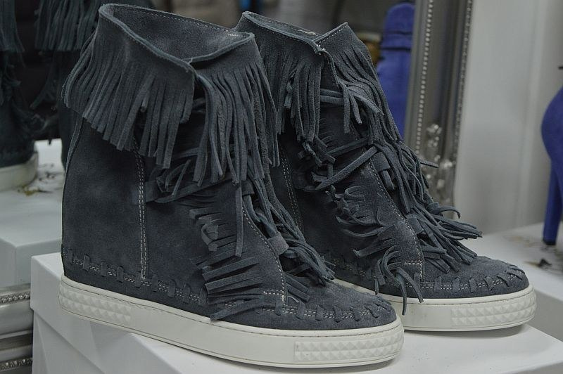 L'ESTROSA OBŁĘDNE SNEAKERSY FRĘDZLE NOWOŚĆ HIT ! L'ESTROSA OBŁĘDNE SNEAKERSY FRĘDZLE NOWOŚĆ HIT !