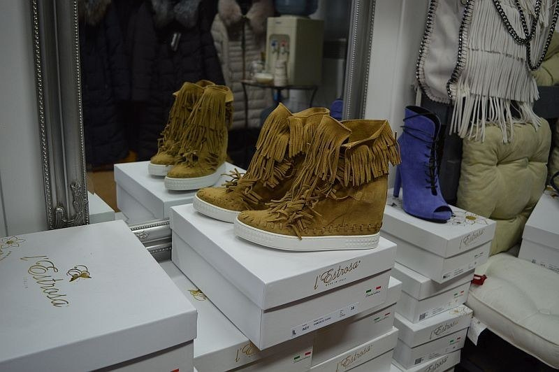L'ESTROSA OBŁĘDNE SNEAKERSY FRĘDZLE NOWOŚĆ HIT ! L'ESTROSA OBŁĘDNE SNEAKERSY FRĘDZLE NOWOŚĆ HIT !