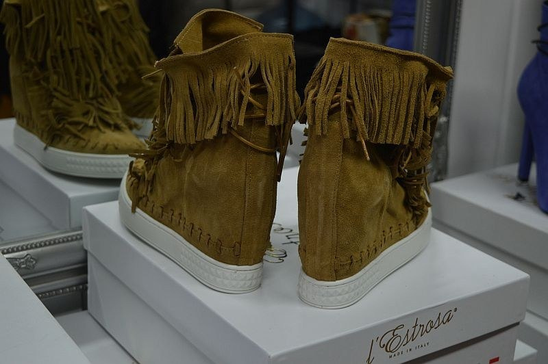 L'ESTROSA OBŁĘDNE SNEAKERSY FRĘDZLE NOWOŚĆ HIT ! L'ESTROSA OBŁĘDNE SNEAKERSY FRĘDZLE NOWOŚĆ HIT !