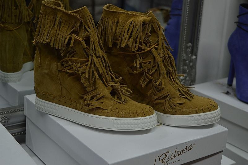 L'ESTROSA OBŁĘDNE SNEAKERSY FRĘDZLE NOWOŚĆ HIT ! L'ESTROSA OBŁĘDNE SNEAKERSY FRĘDZLE NOWOŚĆ HIT !