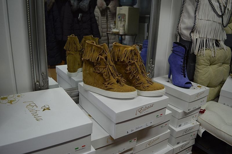 L'ESTROSA OBŁĘDNE SNEAKERSY FRĘDZLE NOWOŚĆ HIT ! L'ESTROSA OBŁĘDNE SNEAKERSY FRĘDZLE NOWOŚĆ HIT !