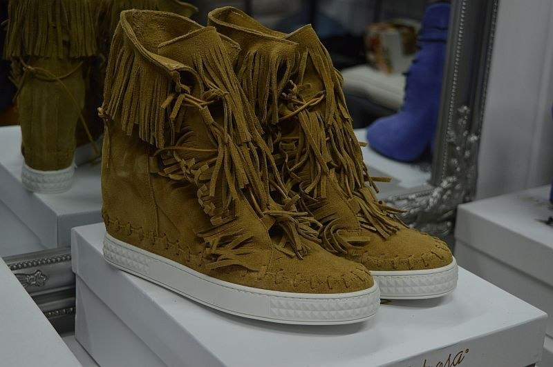 L'ESTROSA OBŁĘDNE SNEAKERSY FRĘDZLE NOWOŚĆ HIT ! L'ESTROSA OBŁĘDNE SNEAKERSY FRĘDZLE NOWOŚĆ HIT !