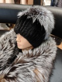 CZAPKA Z NATURALNEGO FUTRA Z NOREK I POMPONEM Z JENOTA LUB SREBRNEGO LISA ROZMIAR UNIWERSALNY