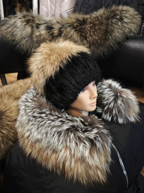 CZAPKA Z NATURALNEGO FUTRA Z NOREK I POMPONEM Z JENOTA LUB SREBRNEGO LISA ROZMIAR UNIWERSALNY